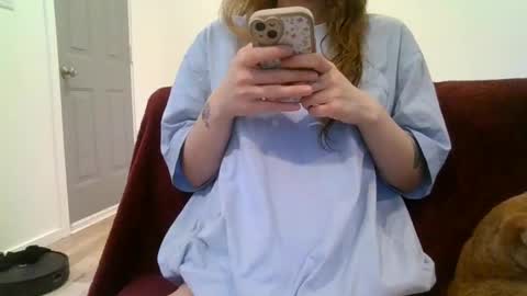 Snapshot of alliebearx chatting on February 18, 6:37 pm alliebearx online show from February 18, 6:37 pm
