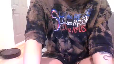 Snapshot of alliebearx chatting on February 23, 6:01 pm alliebearx online show from February 23, 6:01 pm