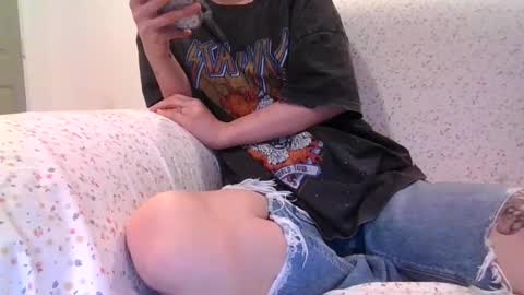 Snapshot of alliebearx chatting on March 10, 12:51 am alliebearx online show from March 10, 12:51 am