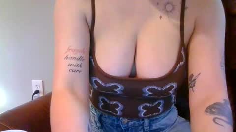 alliebearx online show from January 13, 11:21 pm