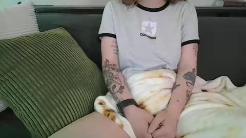 alliebearx online show from May 4, 2:18 am