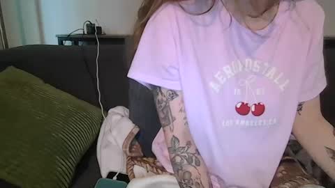 Snapshot of alliebearx chatting on July 4, 2:23 pm alliebearx online show from July 4, 2:23 pm
