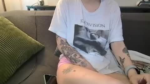 Snapshot of alliebearx chatting on July 6, 4:42 pm alliebearx online show from July 6, 4:42 pm