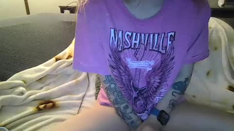 Snapshot of alliebearx chatting on July 7, 5:43 am alliebearx online show from July 7, 5:43 am
