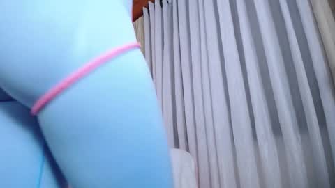 Snapshot of allierose_ chatting on February 17, 12:40 am Allie online show from February 17, 12:40 am