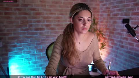 Snapshot of alliesynns chatting on January 12, 6:49 am Allie online show from January 12, 6:49 am
