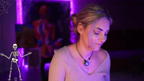 Allie online show from October 28, 5:22 am