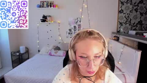 allingirls online show from September 11, 8:47 am