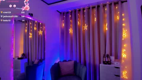 Snapshot of allison_alahia chatting on December 26, 6:43 pm Allison online show from December 26, 6:43 pm