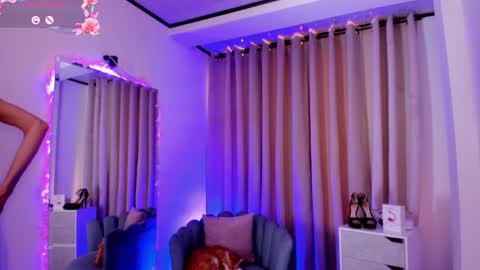 Snapshot of allison_alahia chatting on January 10, 7:11 pm Allison online show from January 10, 7:11 pm