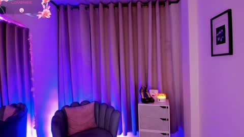 Snapshot of allison_alahia chatting on January 18, 1:19 am Allison online show from January 18, 1:19 am