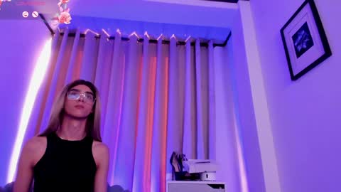 Snapshot of allison_alahia chatting on January 18, 9:24 pm Allison online show from January 18, 9:24 pm