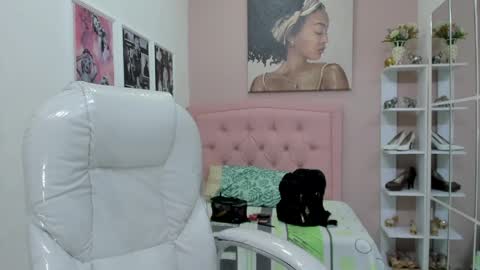 Snapshot of allison_garcia chatting on April 9, 7:08 pm ALLISON online show from April 9, 7:08 pm