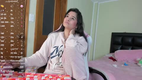 Snapshot of allison_love chatting on December 13, 9:35 am allison online show from December 13, 9:35 am