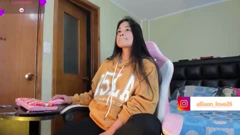 Snapshot of allison_love chatting on November 9, 6:01 am allison online show from November 9, 6:01 am