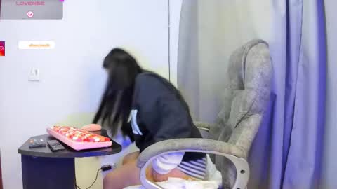 Snapshot of allison_love chatting on February 3, 2:10 am allison online show from February 3, 2:10 am