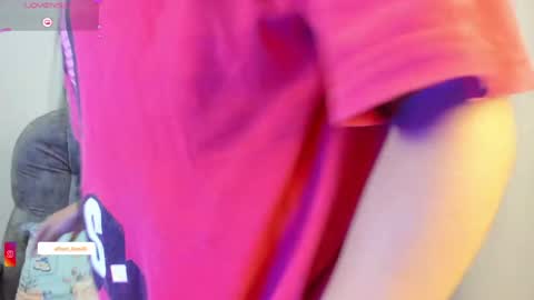 Snapshot of allison_love chatting on April 4, 8:23 am allison online show from April 4, 8:23 am