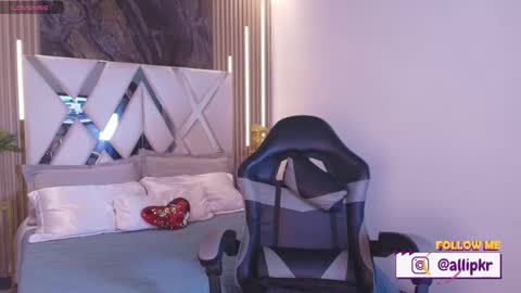 allison_parker1_ online show from November 15, 12:02 pm