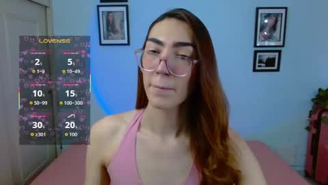 Snapshot of allisonblossom chatting on September 26, 8:13 pm online show from September 26, 8:13 pm