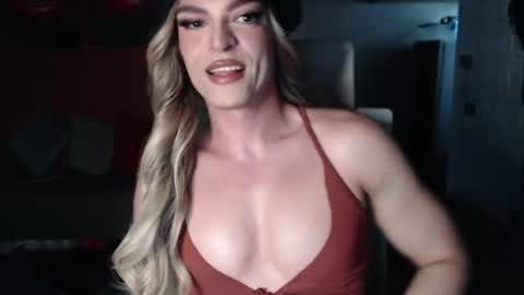 Snapshot of allisonfit chatting on July 30, 12:15 pm Allison Victoria online show from July 30, 12:15 pm