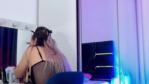 Snapshot of allisonsweetie chatting on March 15, 12:00 pm AllisonSweetie online show from March 15, 12:00 pm