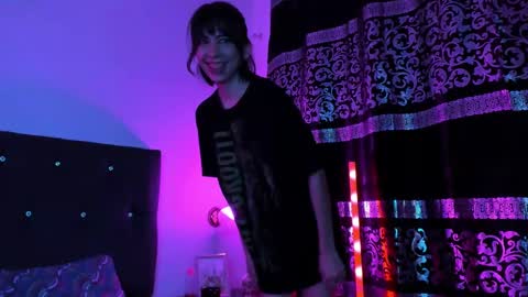 Snapshot of allisson_rose chatting on March 11, 6:21 am Alli online show from March 11, 6:21 am