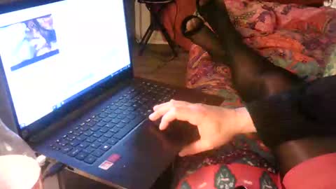 Snapshot of alliste260584 chatting on March 4, 9:32 pm alliste260584 online show from March 4, 9:32 pm