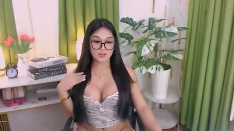 Snapshot of alluring_brianna08 chatting on June 11, 12:32 am Brianna online show from June 11, 12:32 am