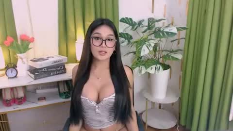 Snapshot of alluring_brianna08 chatting on June 17, 5:47 pm Brianna online show from June 17, 5:47 pm