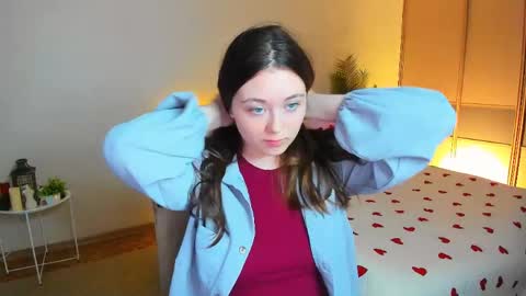 alluringeyess online show from May 17, 4:47 pm