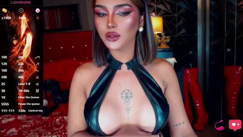 Snapshot of alluringnatalya chatting on November 5, 7:41 am Natalya Fox online show from November 5, 7:41 am