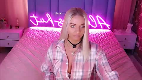 AlwaysHot online show from March 24, 1:54 am