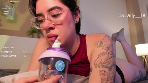 Snapshot of ally_addams chatting on December 19, 9:51 am Ally online show from December 19, 9:51 am