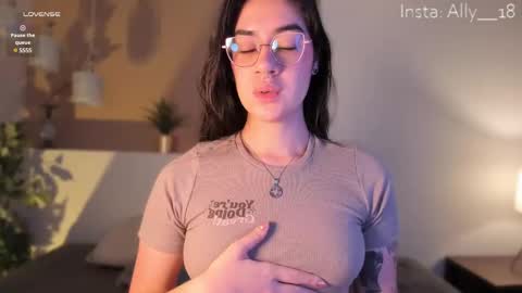 Snapshot of ally_addams chatting on March 11, 3:48 am Ally online show from March 11, 3:48 am