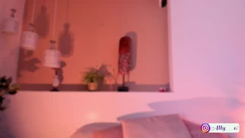 Snapshot of ally_addams chatting on September 16, 5:08 am Ally online show from September 16, 5:08 am