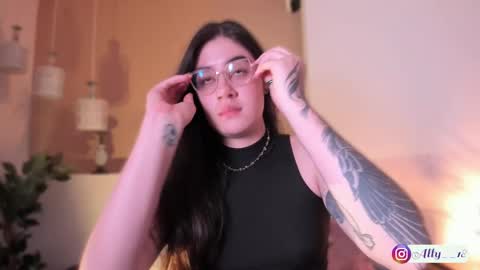 Snapshot of ally_addams chatting on September 20, 3:51 am Ally online show from September 20, 3:51 am