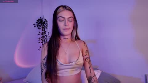 ally_clark online show from December 22, 10:58 pm