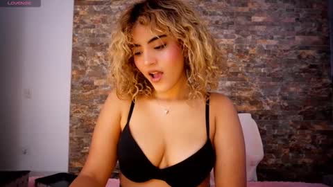 Snapshot of ally_summer chatting on November 30, 9:08 pm ally_summer online show from November 30, 9:08 pm