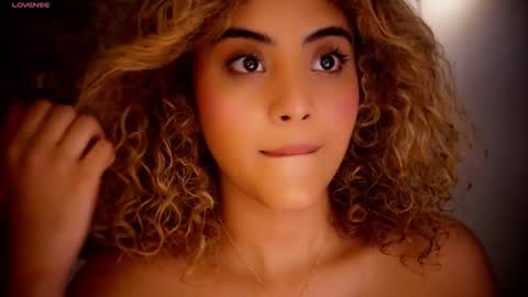 Snapshot of ally_summer chatting on December 20, 10:17 pm ally_summer online show from December 20, 10:17 pm