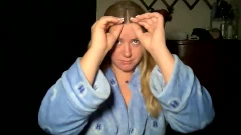 Snapshot of allyanalangel chatting on November 2, 1:41 am allyanalangel online show from November 2, 1:41 am