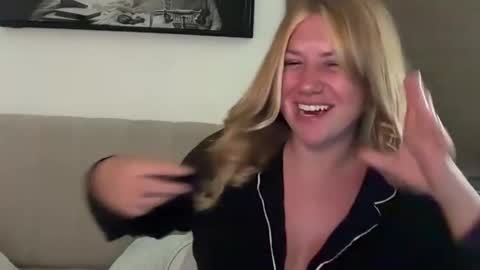 allyanalangel online show from May 6, 6:08 am