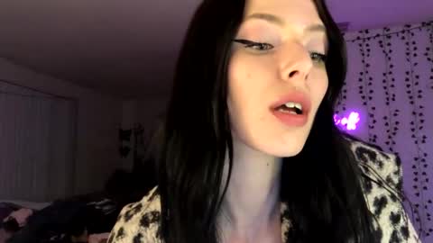 Ally Girl In Her Ally World online show from January 28, 9:19 am