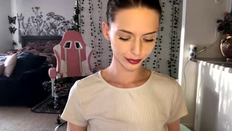 Ally Girl In Her Ally World online show from February 22, 1:00 am