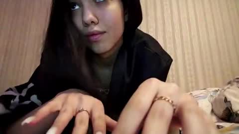 Mia online show from February 11, 2:11 pm