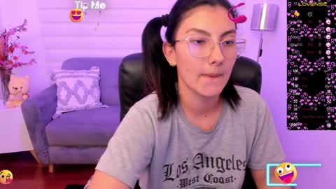 Snapshot of allysonmorgan_ chatting on December 4, 6:17 pm allyson online show from December 4, 6:17 pm