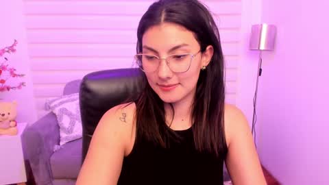 Snapshot of allysonmorgan_ chatting on December 9, 6:25 pm allyson online show from December 9, 6:25 pm