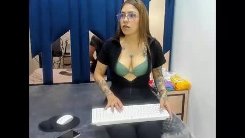 allysonrouserx online show from February 6, 3:11 am