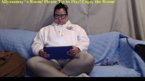 Allyssamay online show from March 3, 3:45 am