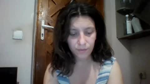 Snapshot of alma_amy chatting on December 8, 9:52 pm Alma online show from December 8, 9:52 pm