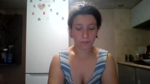 Snapshot of alma_amy chatting on December 17, 9:05 pm Alma online show from December 17, 9:05 pm